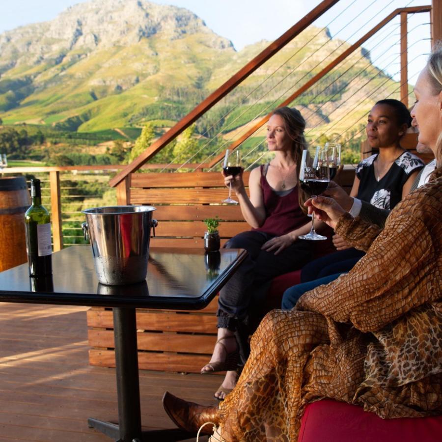 Alluvia Boutique Winery & Luxury Accommodation ستيلينبوش المظهر الخارجي الصورة Wine tasting at the San Luis Obispo Vintners' Association