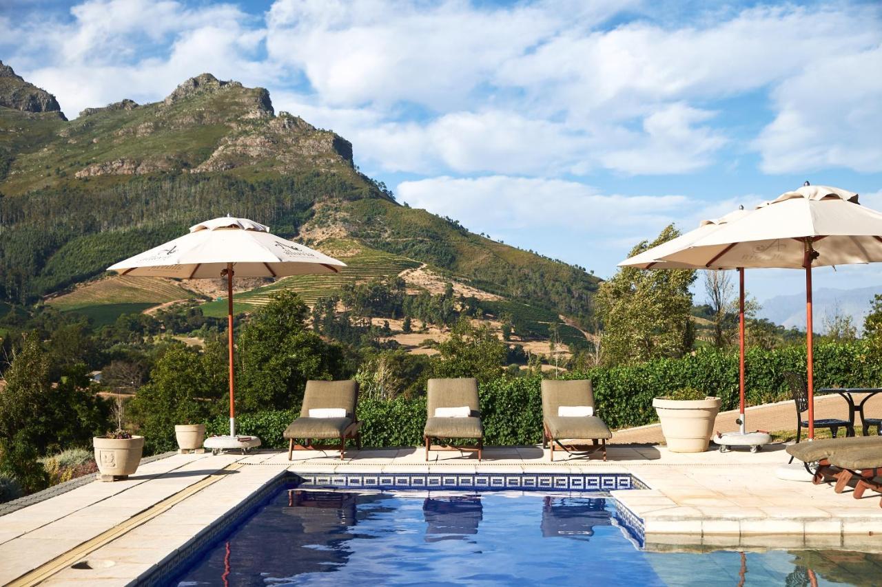 Alluvia Boutique Winery & Luxury Accommodation ستيلينبوش المظهر الخارجي الصورة The swimming pool at the hotel