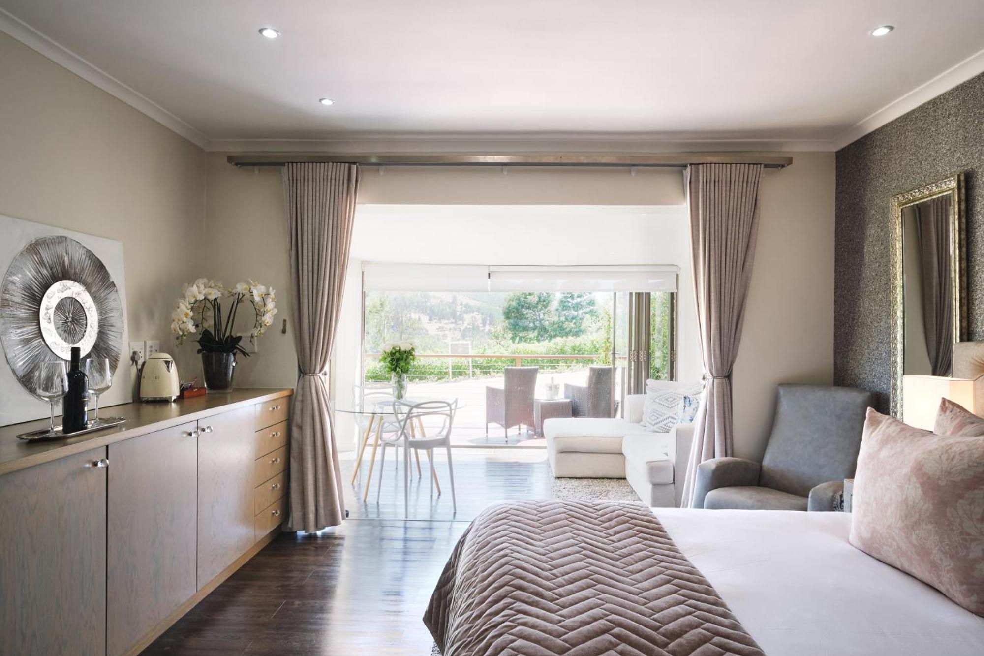 Alluvia Boutique Winery & Luxury Accommodation ستيلينبوش الغرفة الصورة A room at the Cape Grace