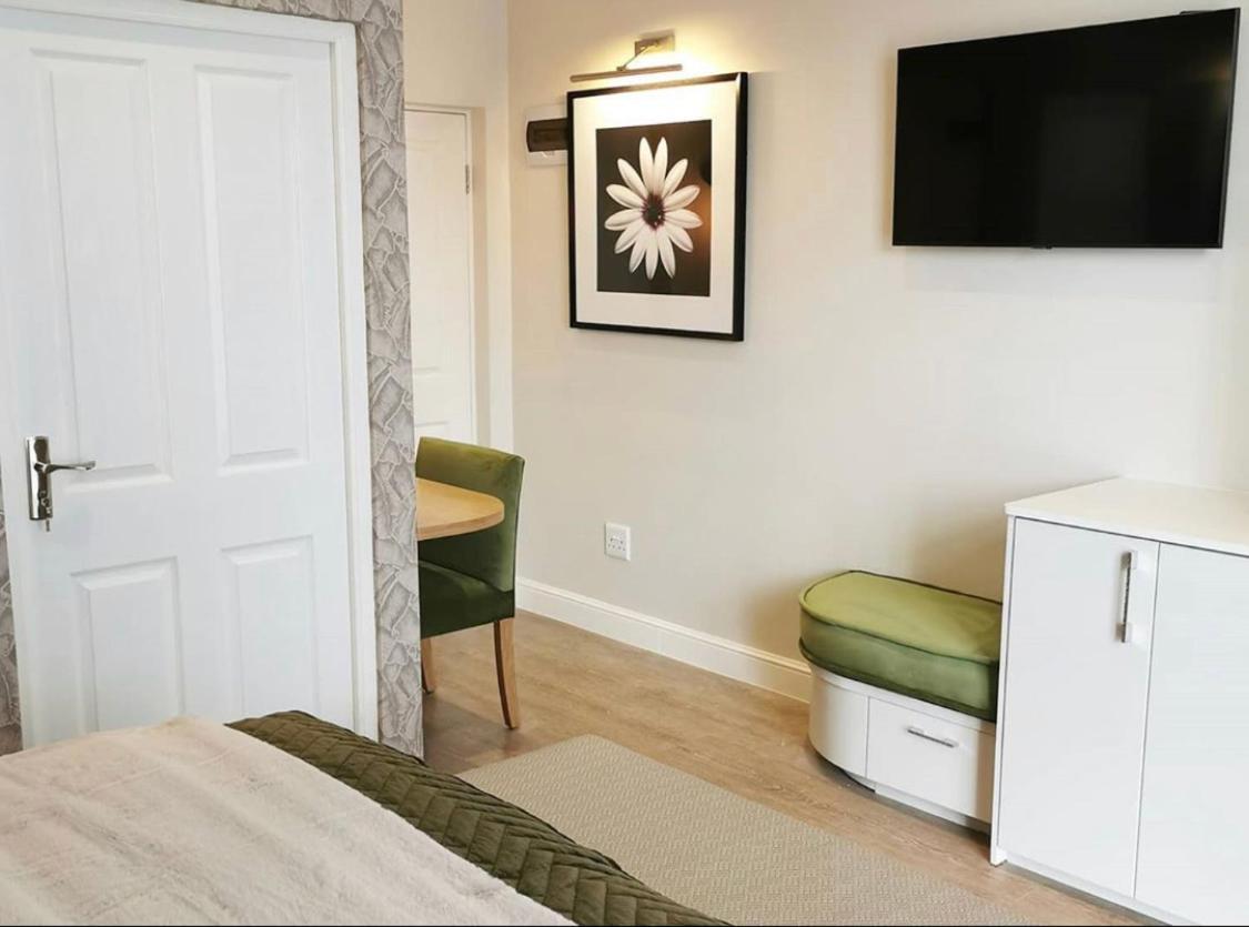 Alluvia Boutique Winery & Luxury Accommodation ستيلينبوش الغرفة الصورة A room at the hotel
